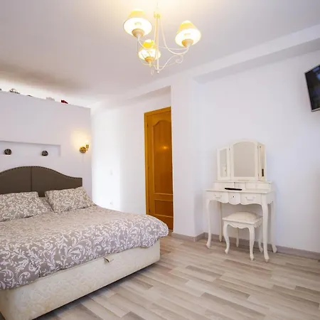 Pluma Planet Costa Dorada - Only Families *